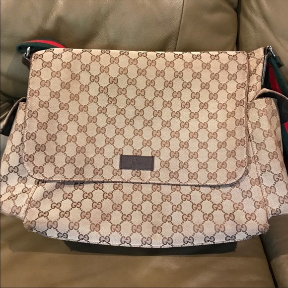 Gucci Handbags - Gucci messenger or baby bag